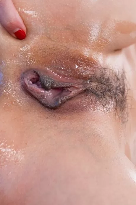 Китаянка Николь Доши занимается жестким анальным сексом с Би-би-си